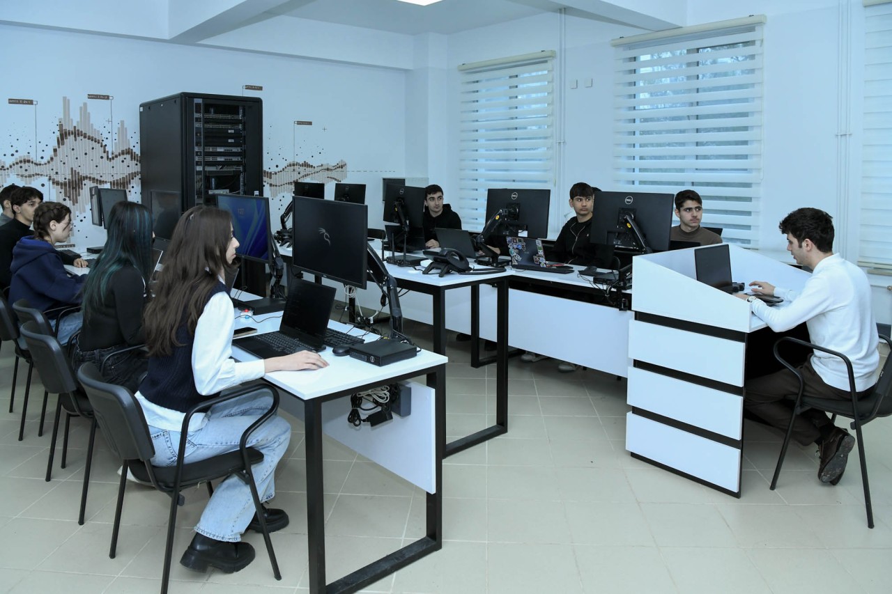 BMU-da növbəti BoostCamp çərçivəsində təlimlər keçirilir - FOTOLAR